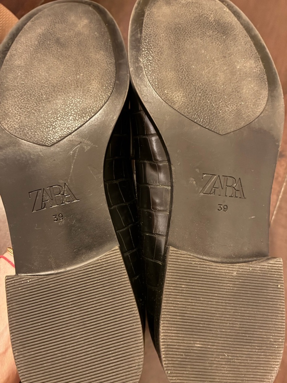 Zara Women’s Black Croc-Embossed Slip-On Loafers - Picture 5 of 6